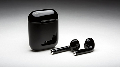 AirPods 2 will be released in a new color: the first details about headphones from Apple